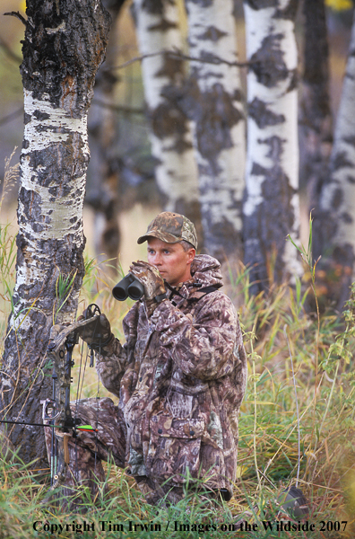 Bowhunter glassing.