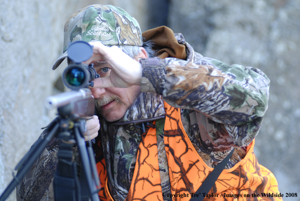 Hunter sighting in gun